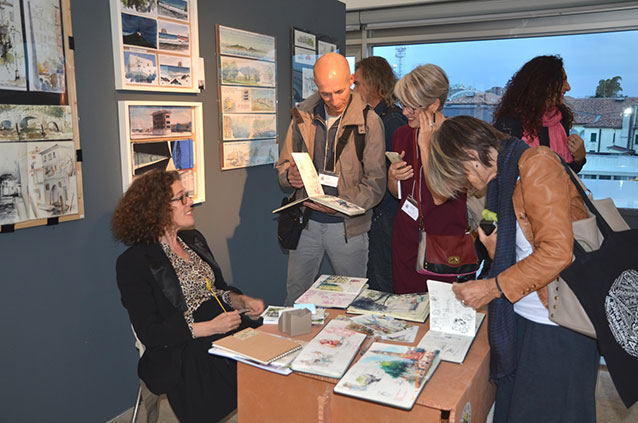 Visitatori alla mostra 001